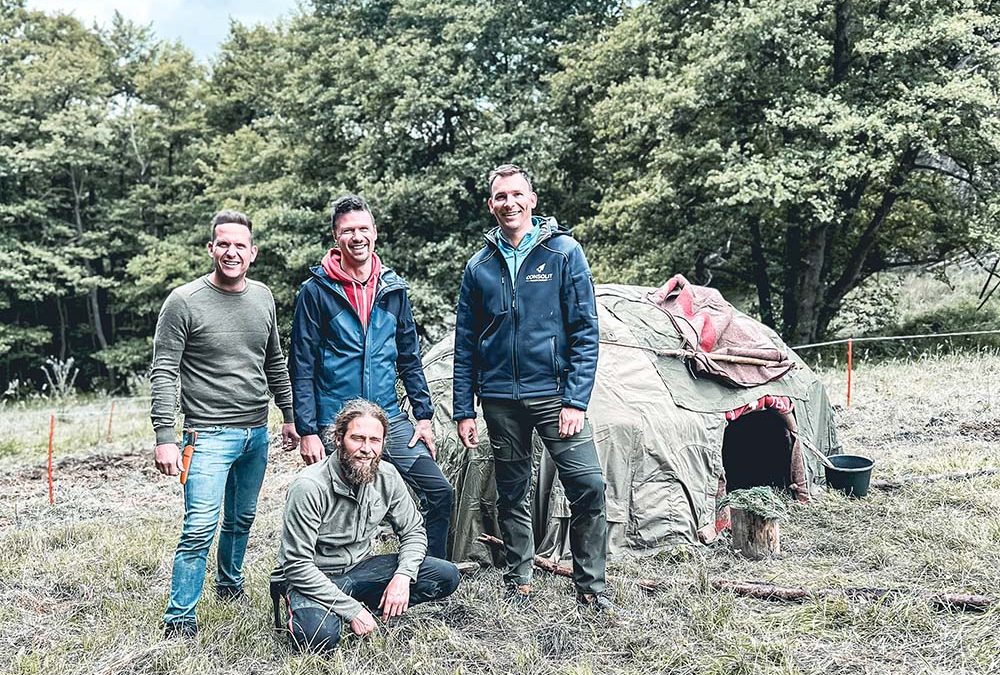 Zweethut ritueel met mannelijke leiders