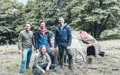 Zweethut ritueel met mannelijke leiders